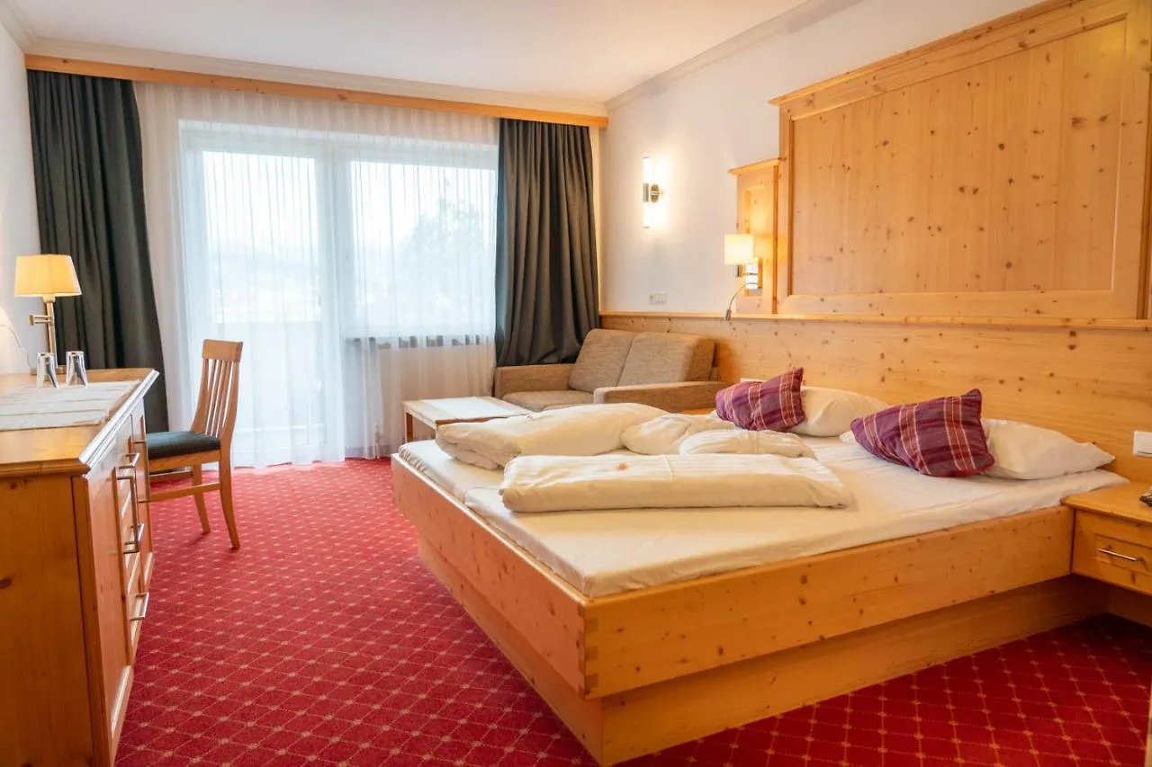 Hotel Donnerhof Fulpmes 4*,