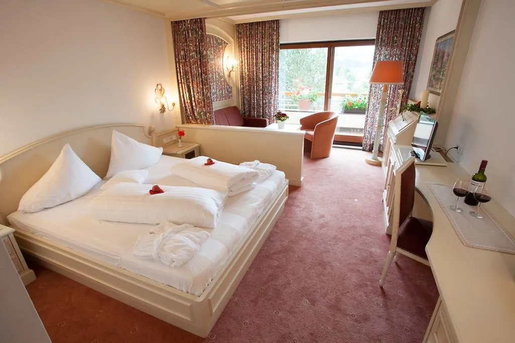 Hotel Donnerhof Fulpmes 4*,